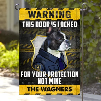 Персональное предупреждение На эту дверь смотрит собака породы Бостон терьер, Садовый флаг, Украшение дома, вывешивание флага.