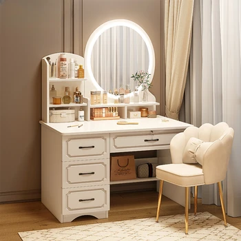 Современная и минималистичная спальня, главная спальня, небольшой гарнитур, зеркало для макияжа, туалетный столик, кремовый кондиционер